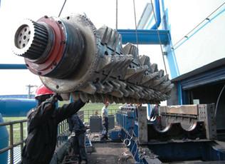 Crushing roller hardfacing flux cored wires